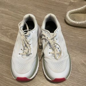 Womens Avia tennis shoes
